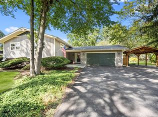 28W154 Lakeview Dr, Naperville, IL 60564