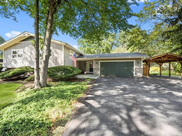 28W154 Lakeview Dr, Naperville, IL 60564