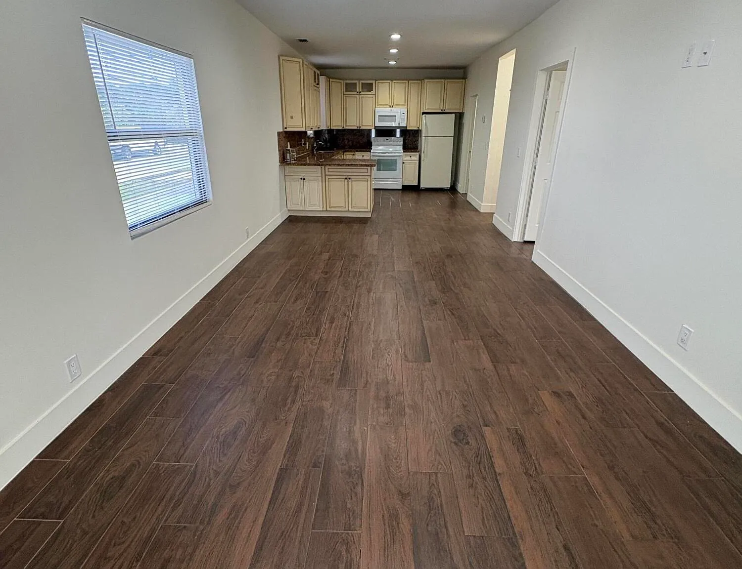 3 bed, 2.0 bath, 1983 sqft, $2,800 — Photo 4