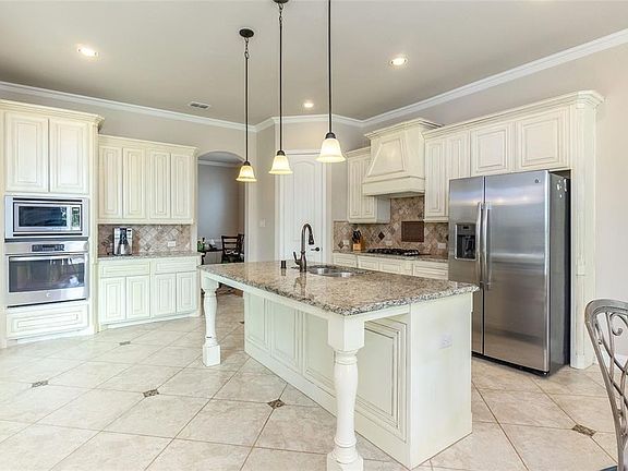 4th image of 221 Pimlico Dr