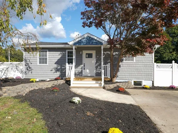 864 Easton Street, Ronkonkoma, NY 11779