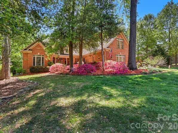 225 Highland Forest Dr, Lake Wylie, SC 29710