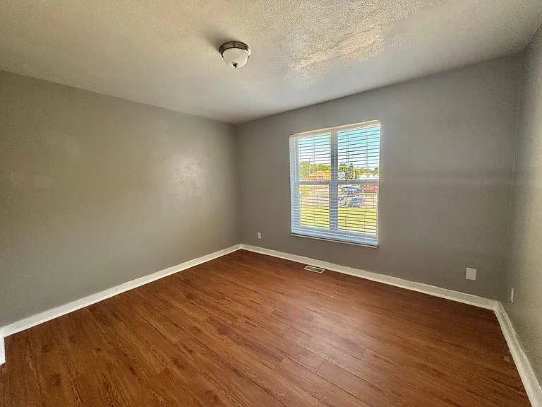 2030 NW 25th St #6 — Photo 10