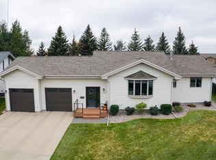 1608 Centennial St, Minot, ND 58701