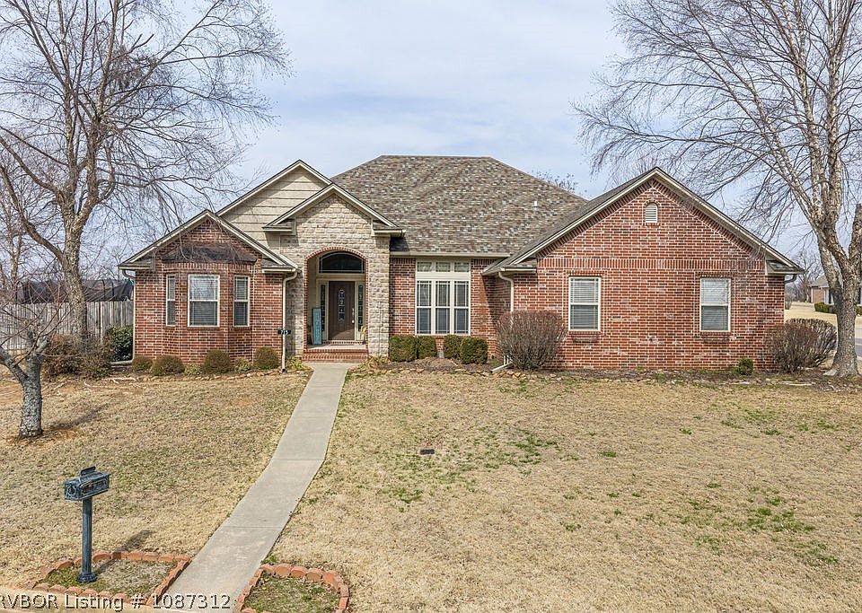 1st image of 715 Ledanna Dr