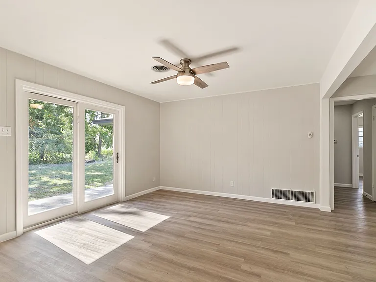 609 S Farmington Rd — Photo 18
