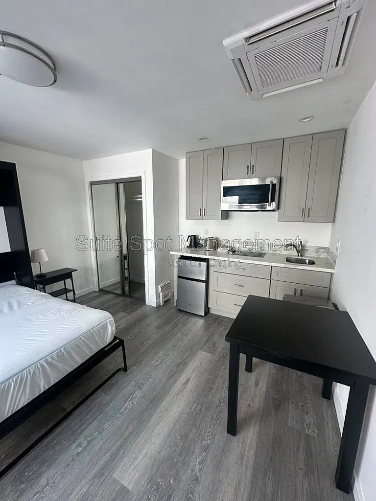 1 bed, 1.0 bath, $1,995 — Photo 3