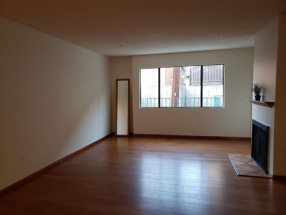 5th image of 413 Hawthorne St APT 104