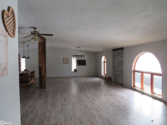 5th image of 404 5th St SW