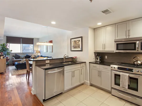 800 Jackson Street image 4 of 14