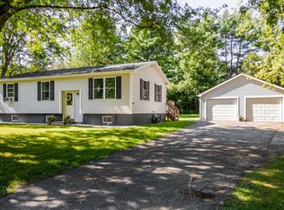 27 Lakeview Rd, Glenburn, ME 04401