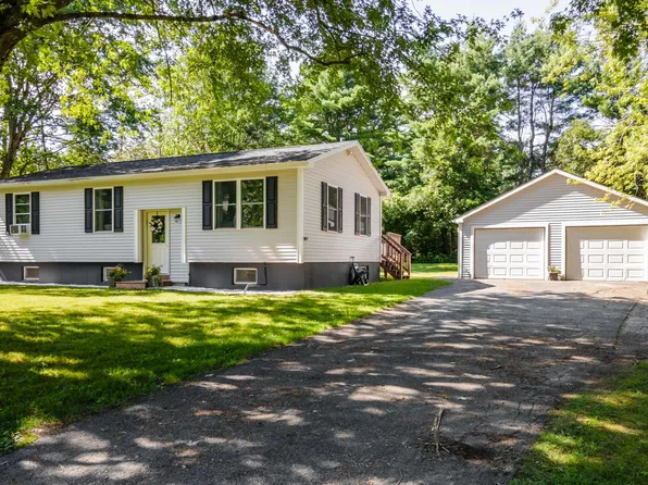 27 Lakeview Road, Glenburn, ME 04401