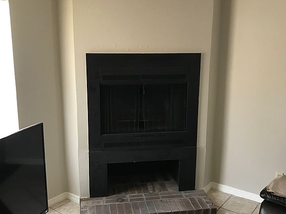 2nd image of 818 Hardy Springs Cir APT A