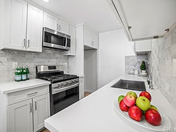 4th image of 1741 Granville Ave APT 102