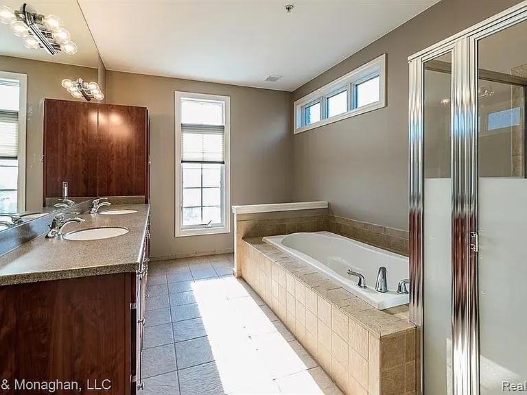 2210 Attard — Photo 21