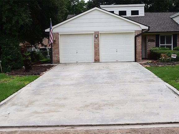 Driveway was replace 2017. Hardi-Plank in 2018. Fresh paint and new garage door opener.
