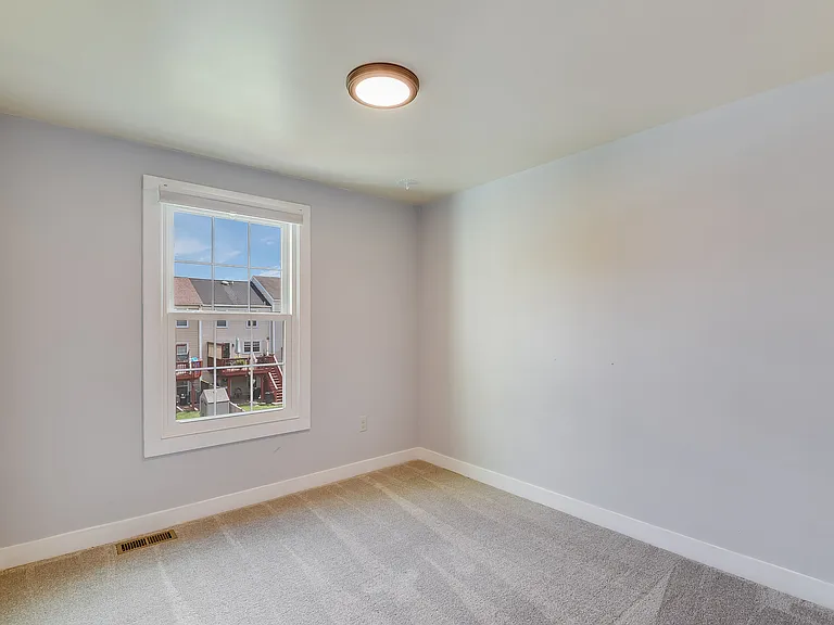1806 Glendale Ln — Photo 18