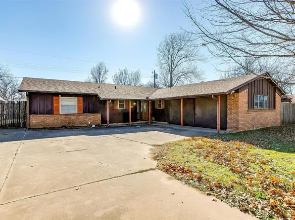 2402 SE 9th St, Mineral Wells, TX 76067
