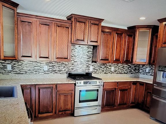4th image of 240 Elvin Way