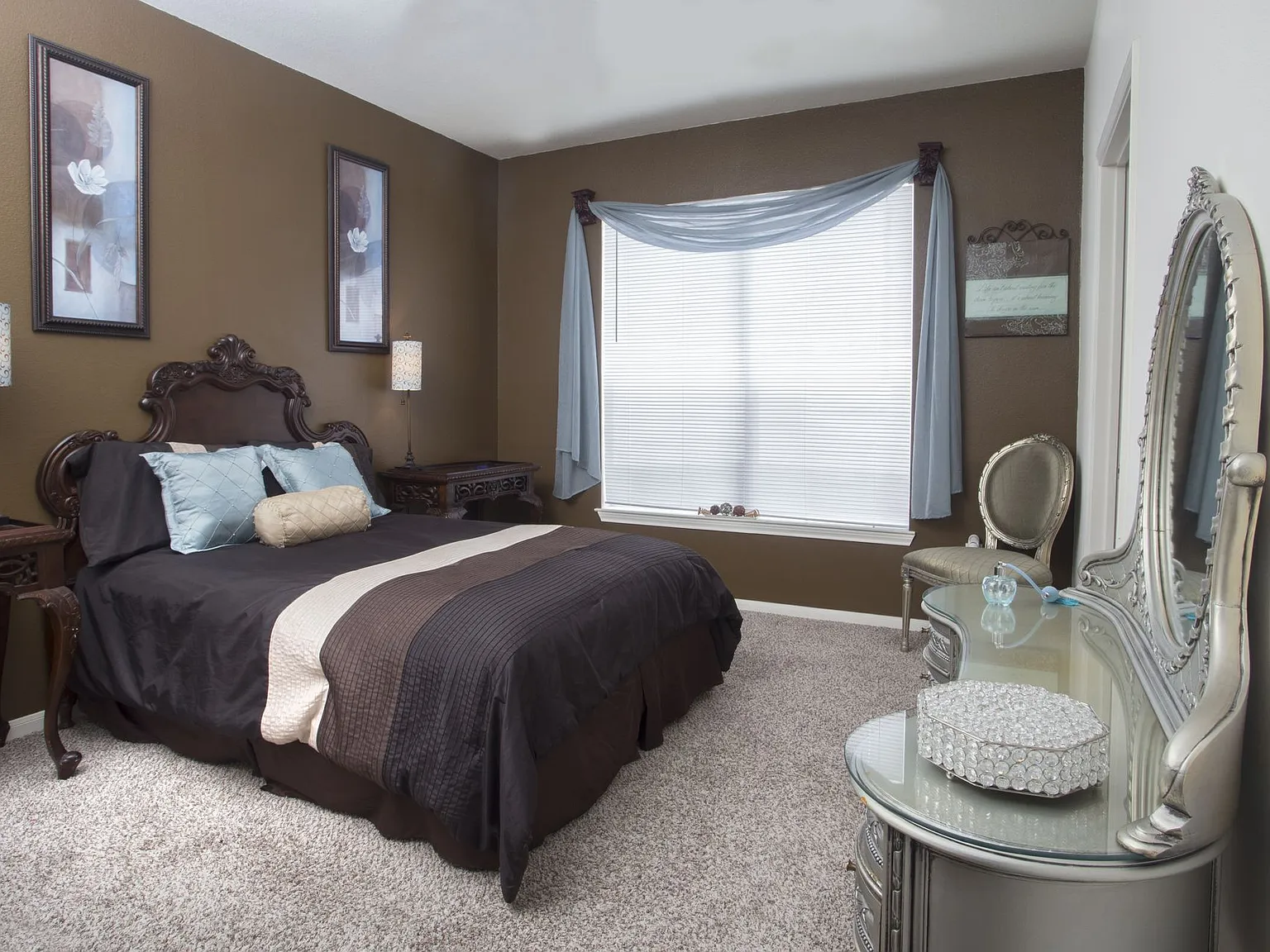 Las Palmas Apartments — Photo 3