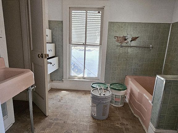 3rd image of 737 Riverside Avenue