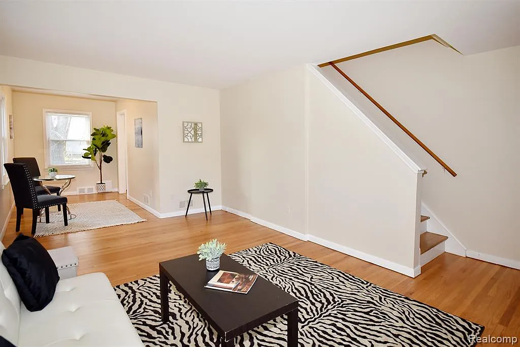 2 bed, 992 sqft, $1,595 — Photo 3
