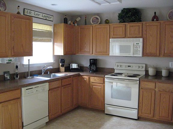 OPEN LARGE KITCHEN