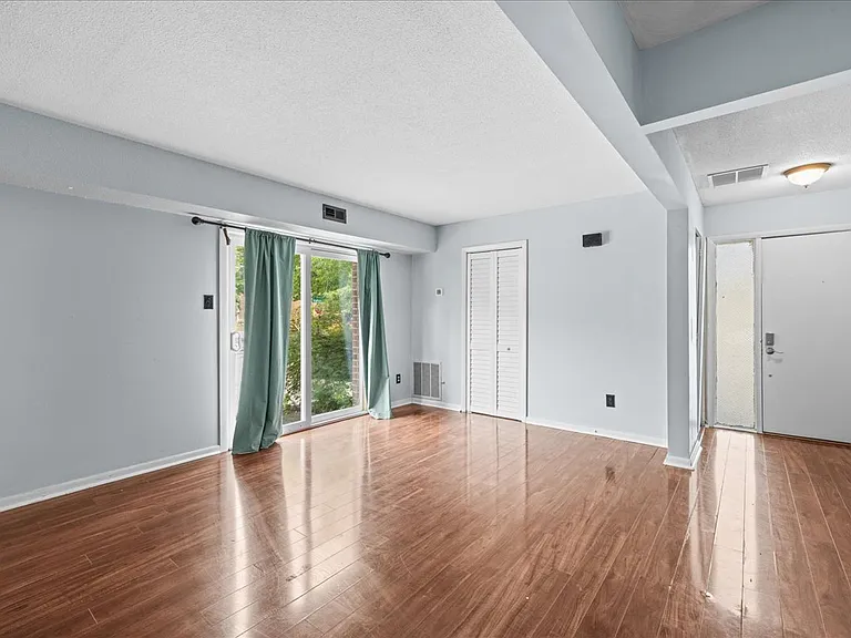 5021 Clairmont Ct — Photo 30