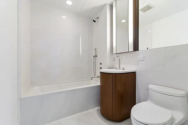 Rented by Domus Realty | media 16