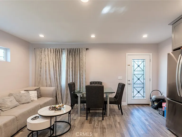 7647 Amestoy Ave — Photo 5