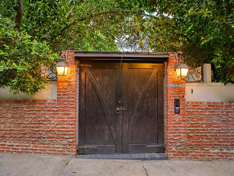 2050 Laurel Canyon Blvd — Photo 54