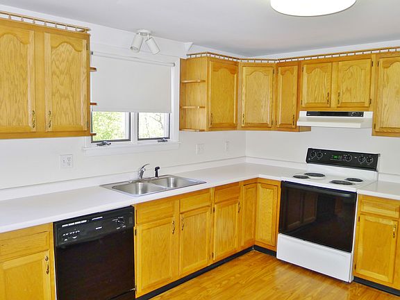 3rd image of 174 Lynn St #2