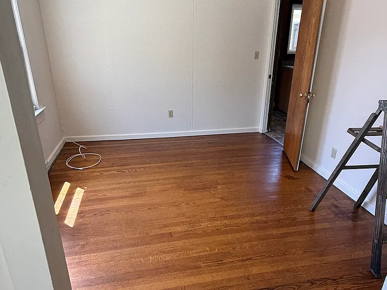 121 Bryson Ave — Photo 4
