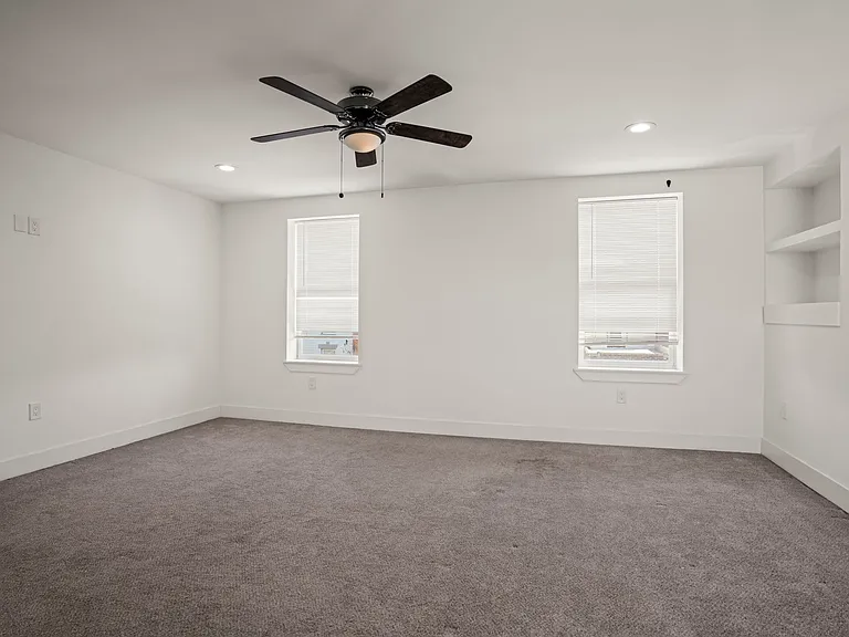 2706 E Somerset St — Photo 20
