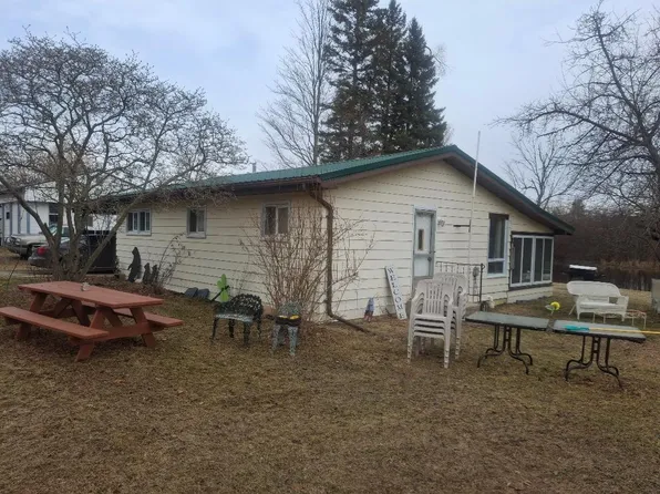 121 Haddix Blvd, Barryton, MI 49305