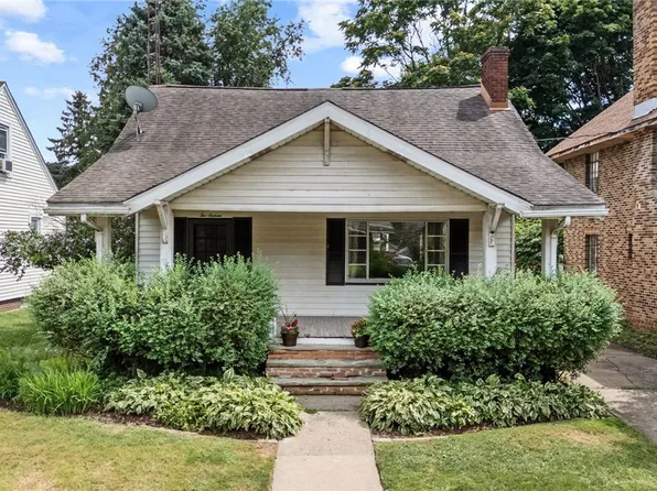 216 6th St NE, North Canton, OH 44720