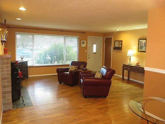 2nd image of 1811 W Pioneer