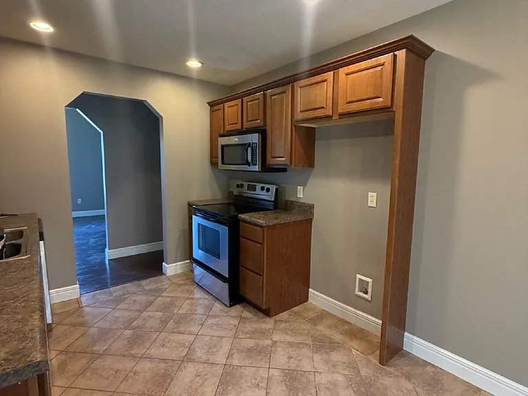 260 Roundhill Rd — Photo 4