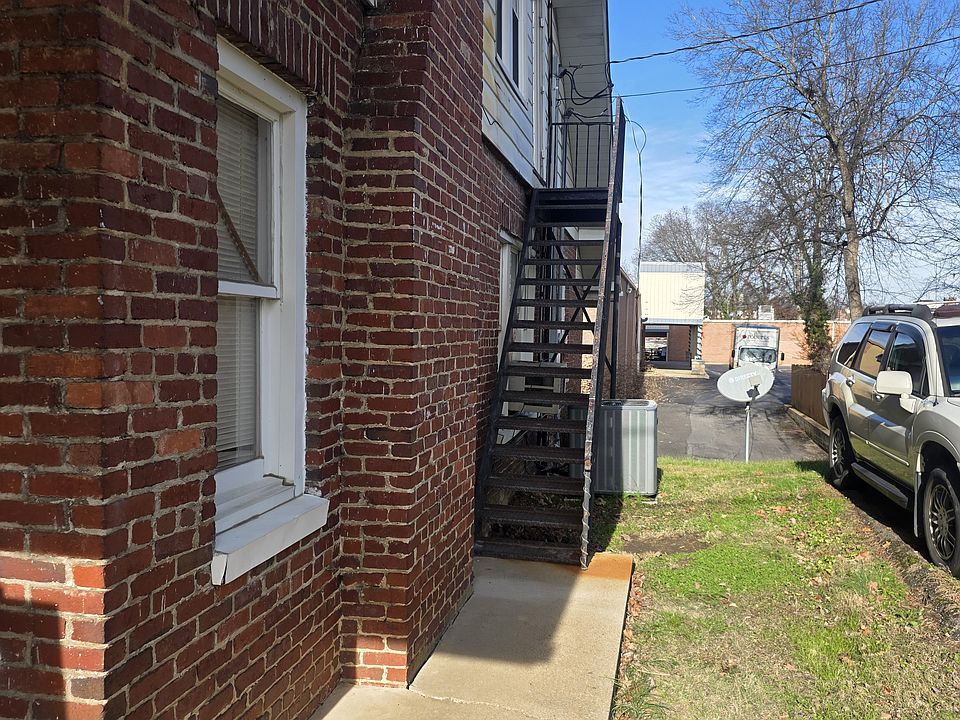 1st image of 202 W McKee St #1/2