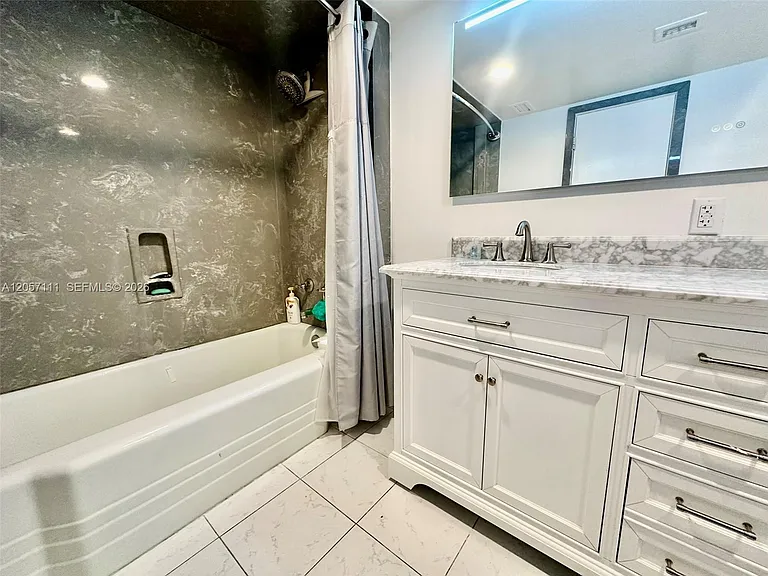 800 NE 195th St #314 — Photo 11