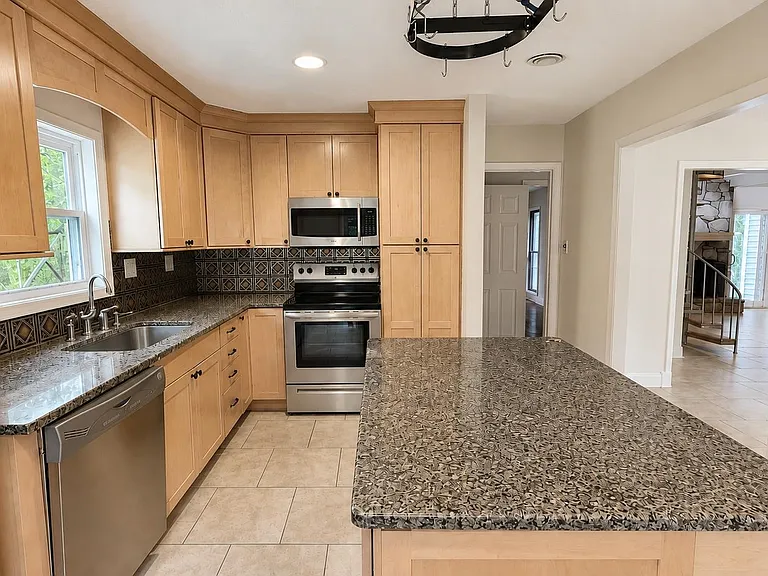 89 Ericson Rd — Photo 13