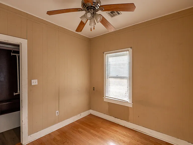 220 S Lewis St — Photo 5