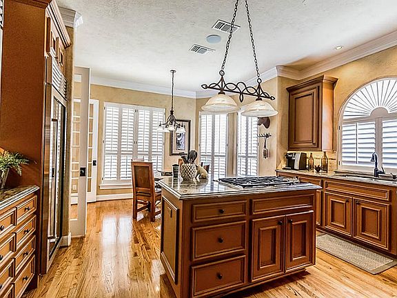 3rd image of 2811 Saint Annes Dr