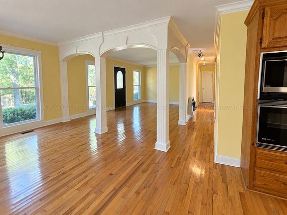 3rd image of 40 Rhinehart Cir