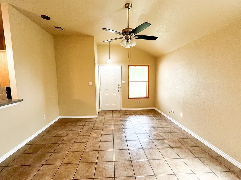418 W Green Ave #A — Photo 4