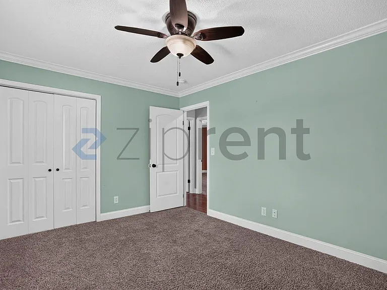 906 Diamond Cir — Photo 16