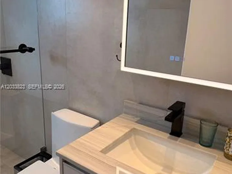 360 NW 40th St — Photo 16