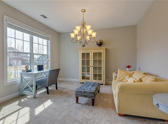 2nd image of 1074 Waterlily Dr