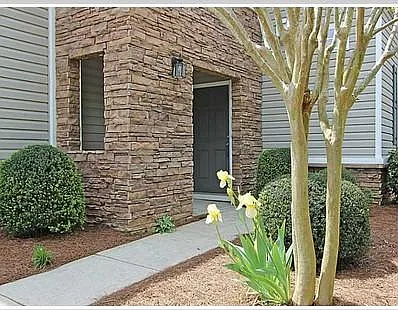 154 Swanee Ln — Photo 2