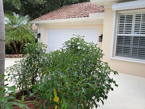 2 car side load garage